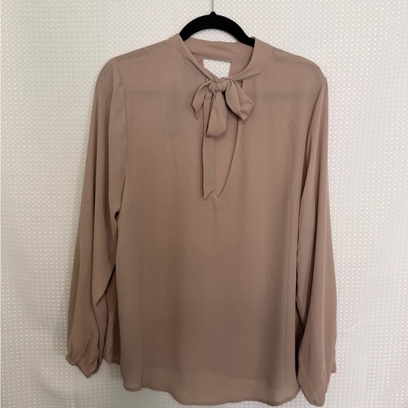 Torrid Taupe Georgette Mock Neck Blouse Tie-Back Cutout Size 1 (NWT) - Picture 6 of 9